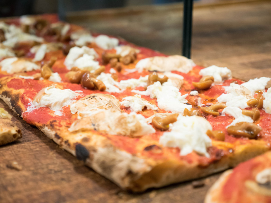 Best pizza in Bologna: Certo, it's scrocchiarella – Delicious Bologna Food