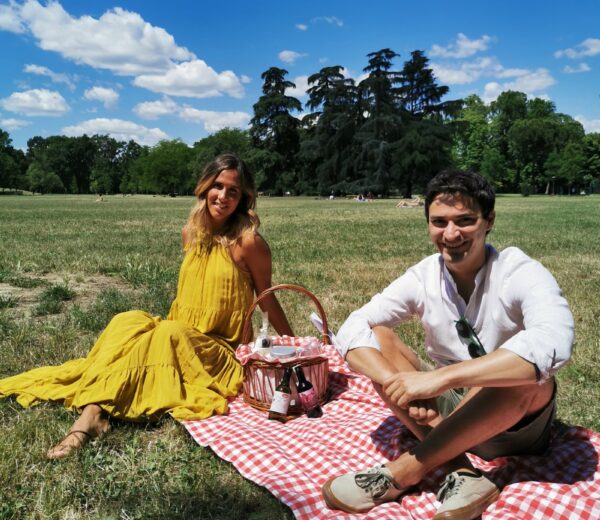 Couple at giardini margherita for a picnic